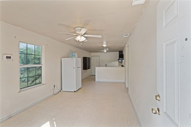 Foto del edificio - 3630 Stinson St