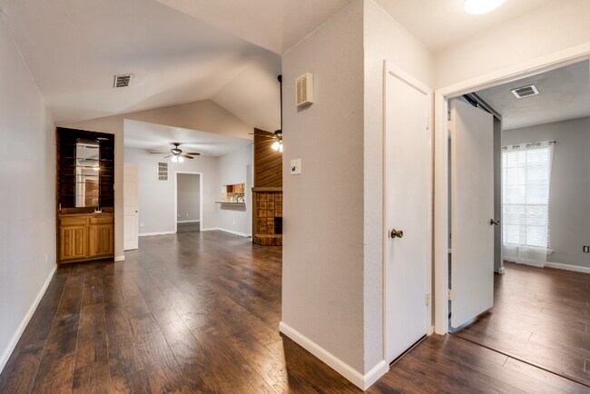 Foto del edificio - 336 Melrose Dr
