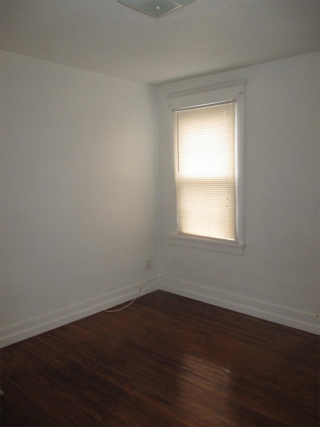 Foto del edificio - 8152 Toddy Ave