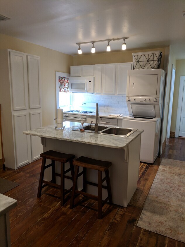 Primary Photo - 303 N 3rd St