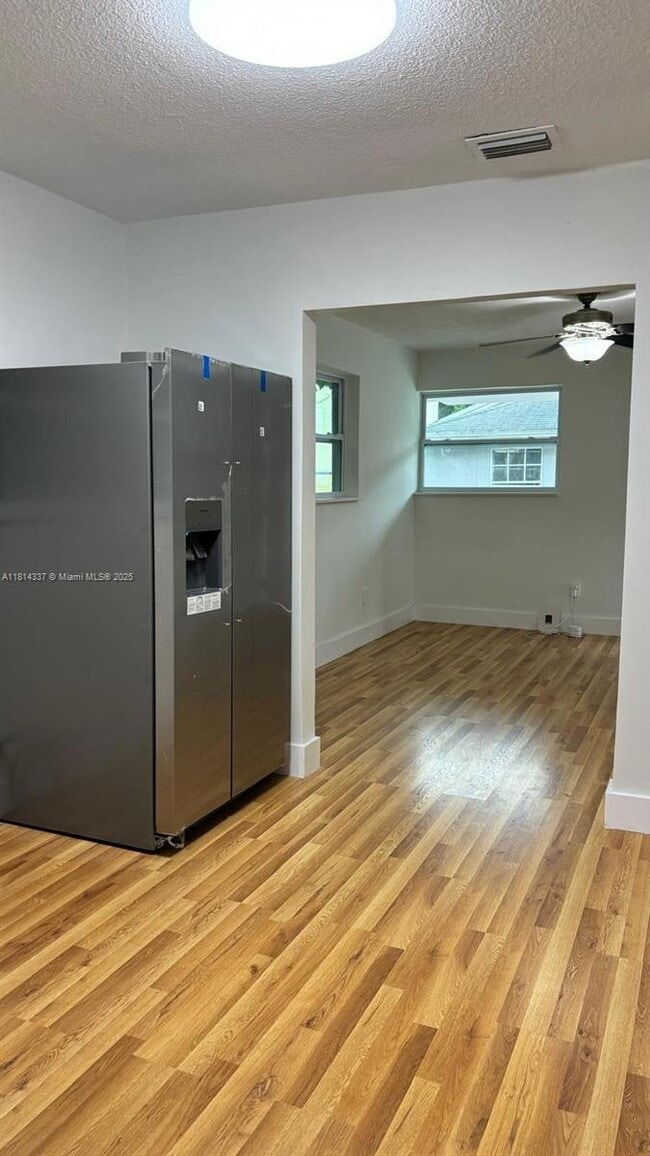 Foto del edificio - 4149 NW 23rd Ct