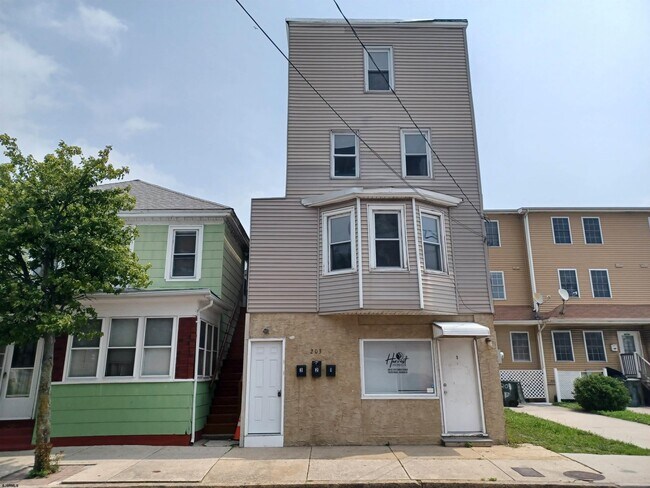 Building Photo - 203 N South Carolina Ave