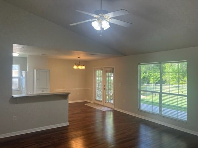 Building Photo - LEASE TERMS NEGOTIABLE Gorgeous 3 Bedroom ...