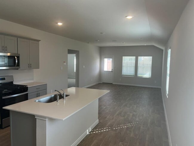 Building Photo - 112 Raymondville Path