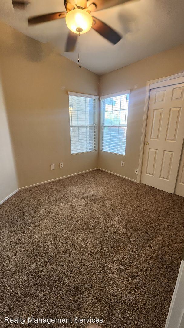 Building Photo - 3 br, 2 bath House - 5915 Caracas Ave.