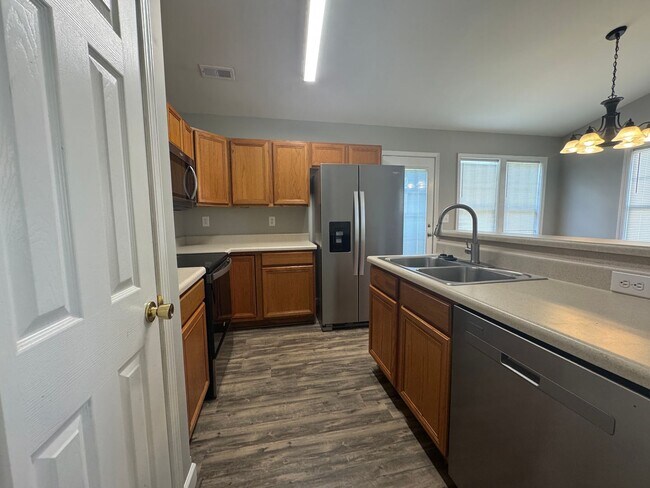 Foto del edificio - 124 Crestwood Dr