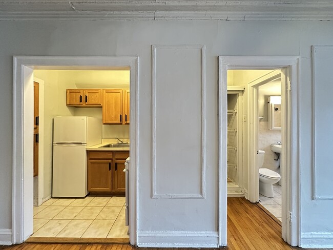 Building Photo - 1160 N Dearborn St