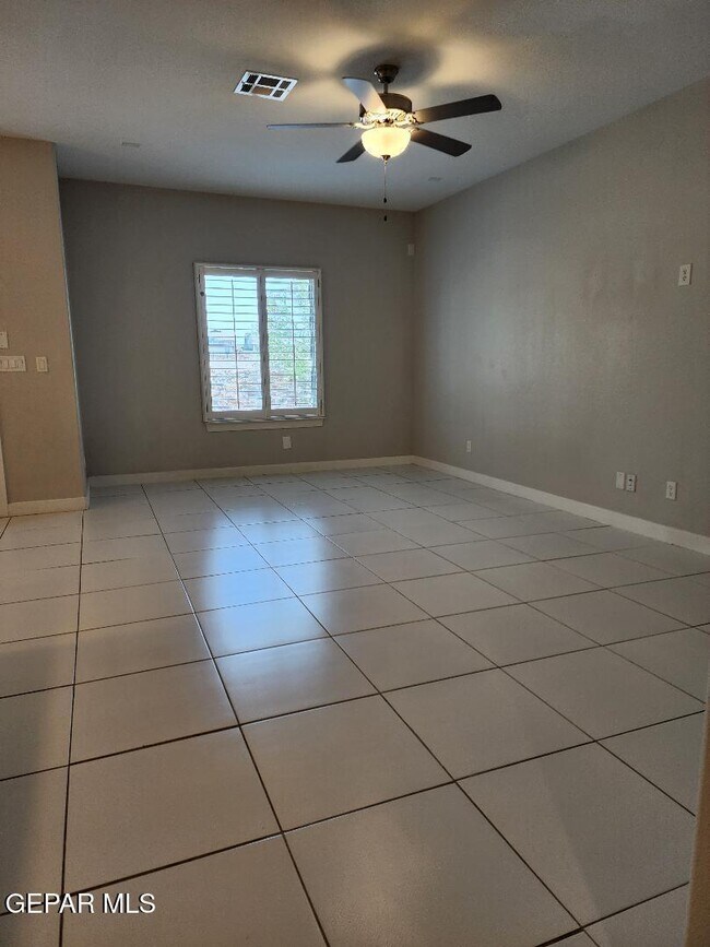 Foto del edificio - 7857 Enchanted View Dr