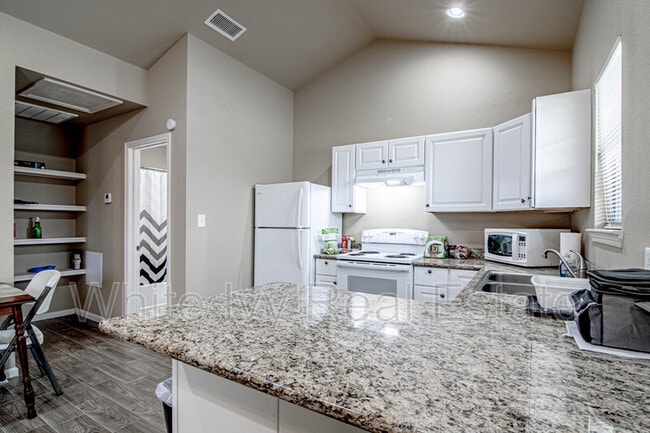 Building Photo - 875 FM 1696