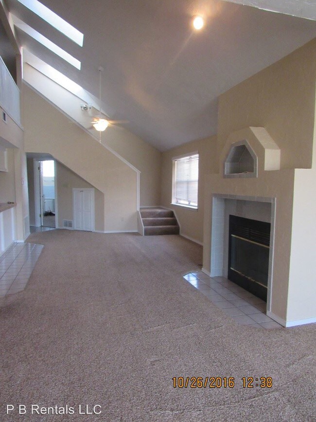 Building Photo - 503 NW Fairway Villa Pl