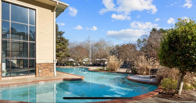 Foto del edificio - 4697 Russwood Ave