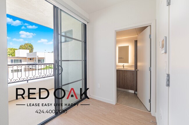 Foto del edificio - 11649 Mayfield Ave