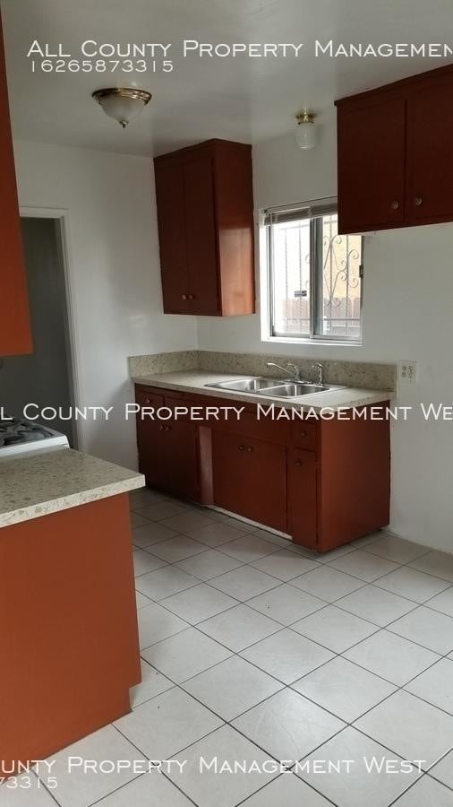 Building Photo - 2 bedroom in Los Angeles CA 90003