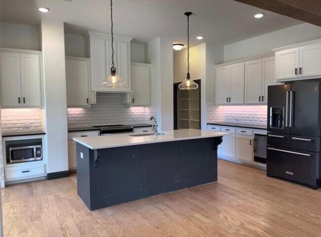 Foto del edificio - 560 Inwood St