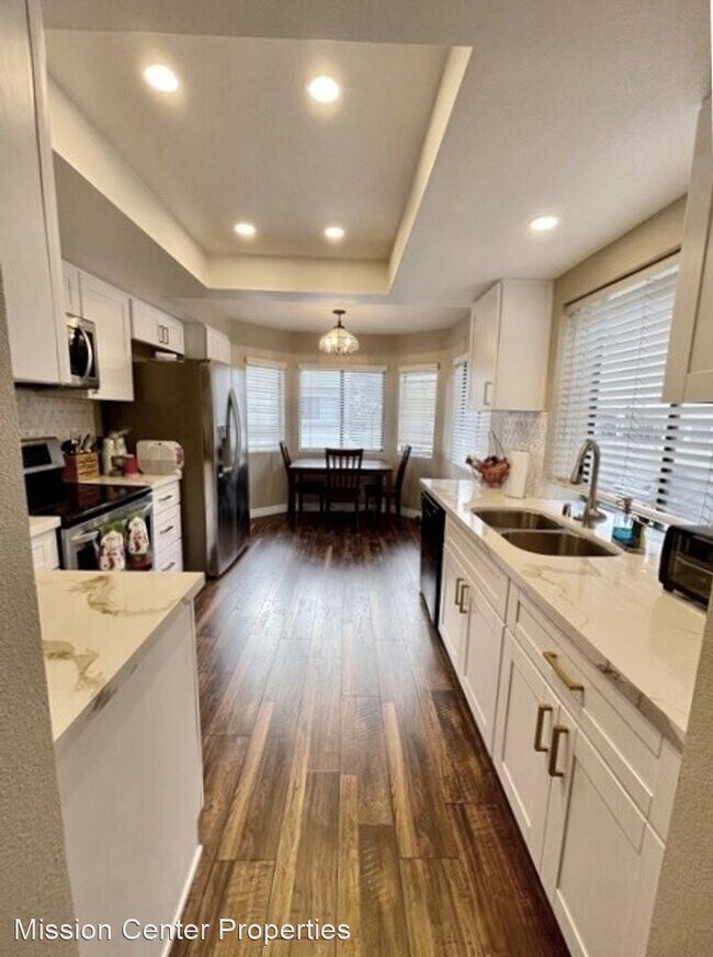 Foto del edificio - 2 br, 2.5 bath House - 1427 Summit Dr
