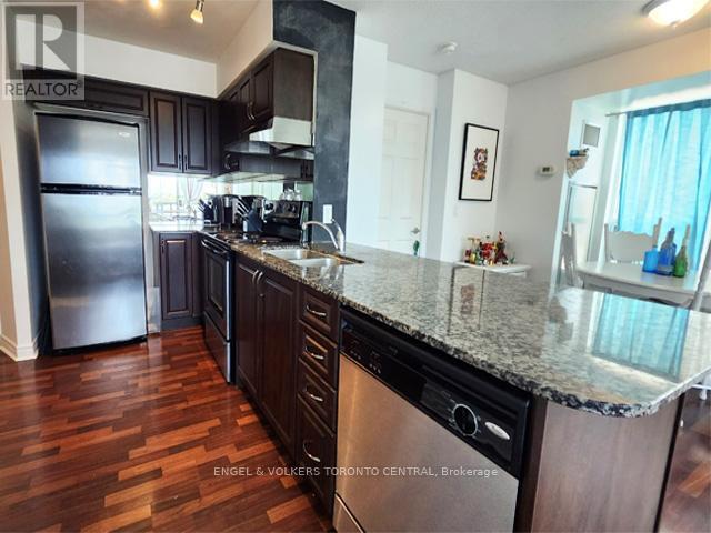 Photo du bâtiment - 60-360 Fairfax Crescent
