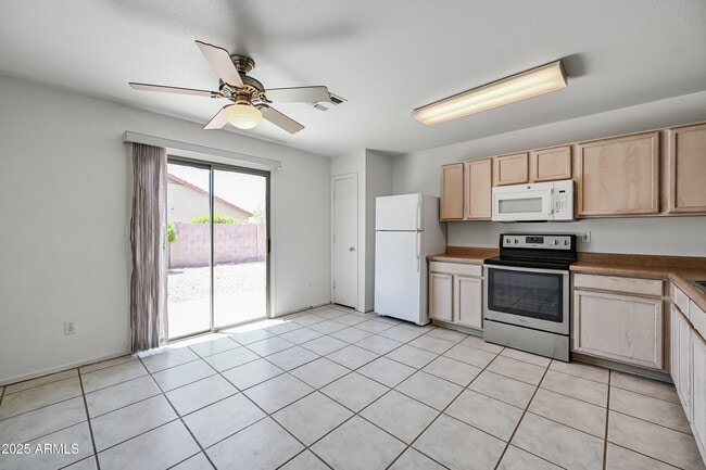 Building Photo - 3057 W Lucia Dr