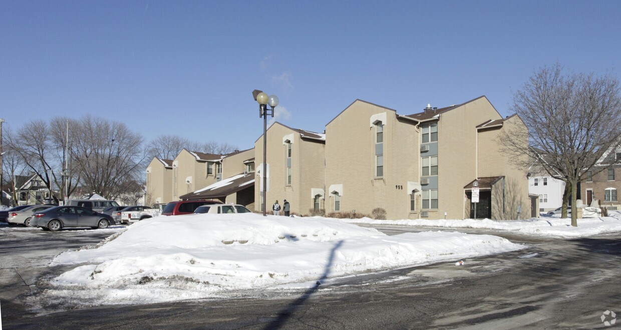 State Street Apartments Apartments in Milwaukee, WI