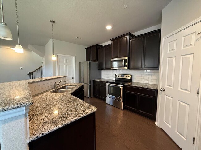 Foto del edificio - 3240 E Whitestone Blvd