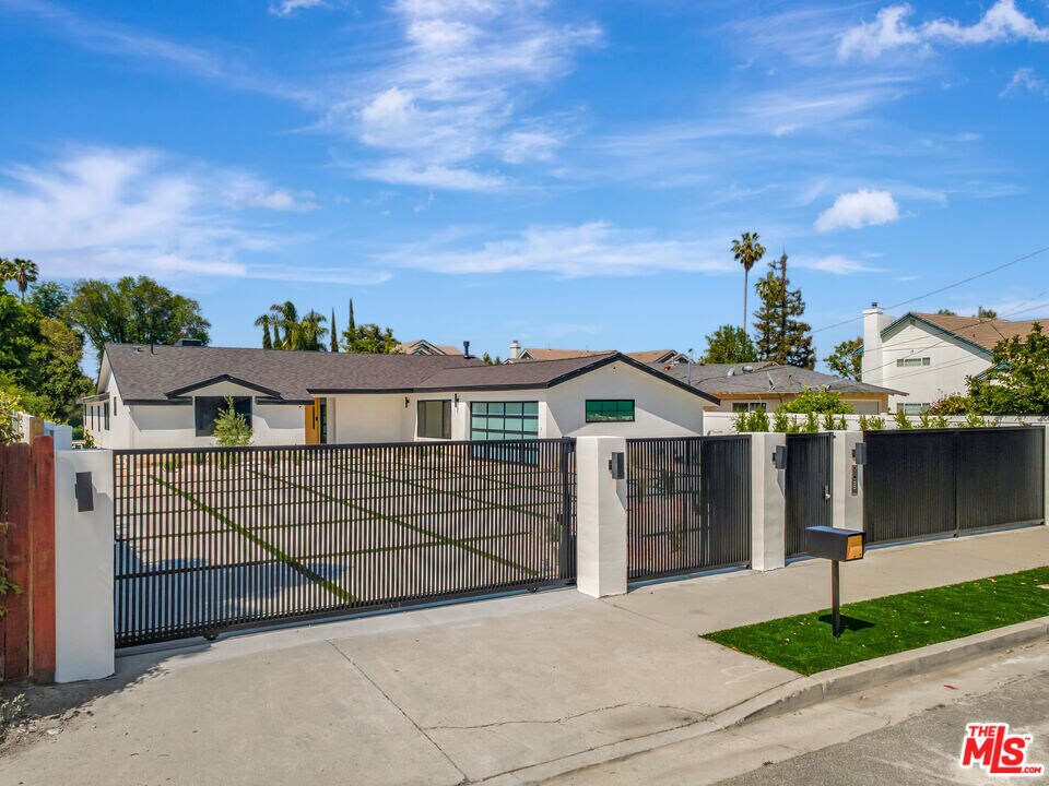 Primary Photo - 18053 Erwin St