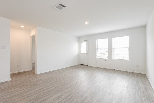Building Photo - 4223 Fluvial Cir, San Antonio, TX