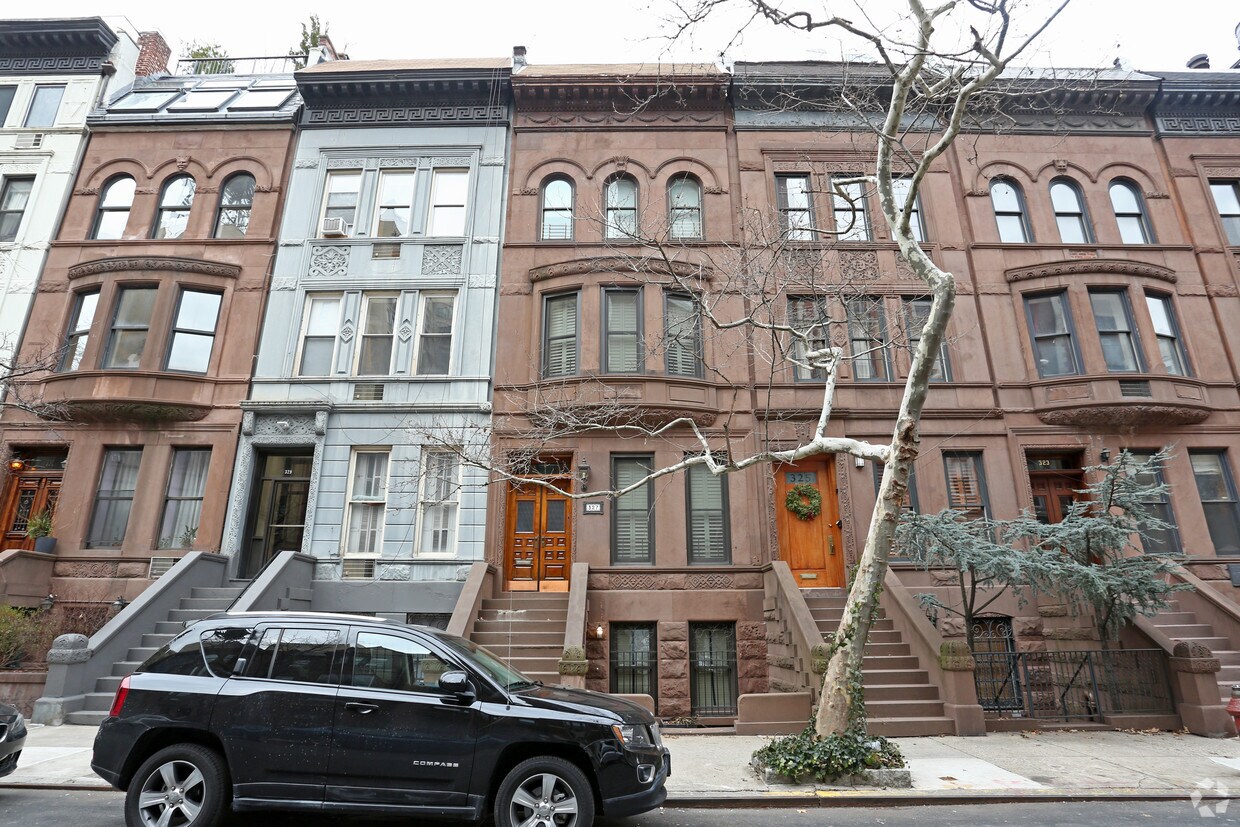 Building Photo - 327 W 84th St