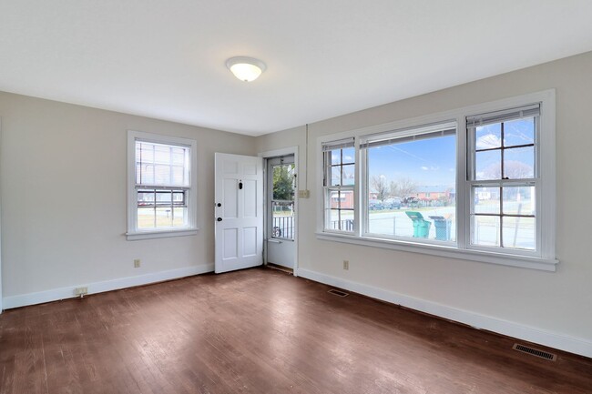 Building Photo - Cozy 2 Bed, 1 Bath Home in East Highland P...