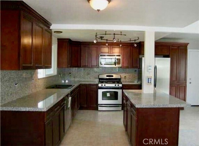 Foto del edificio - 16337 Hemlock St