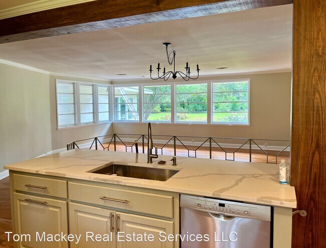 Foto del edificio - 4 br, 4 bath House - 662 Sunset Blvd.