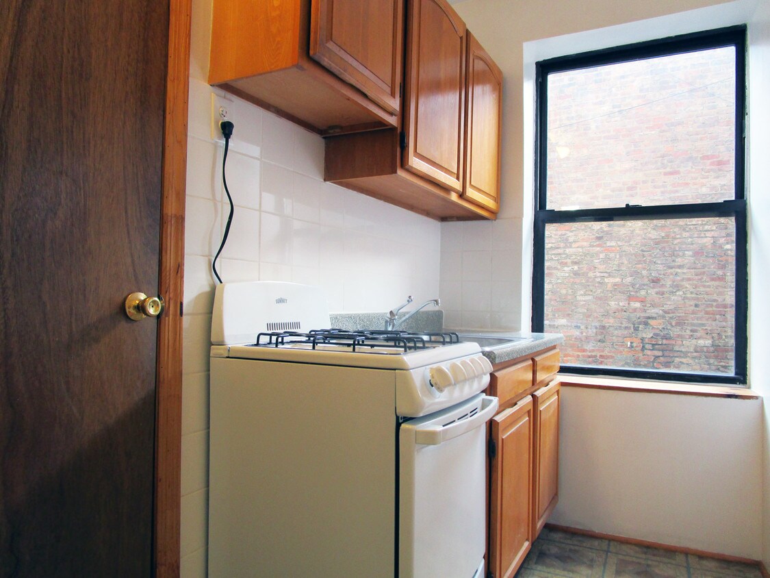 Primary Photo - 224 Metropolitan Ave