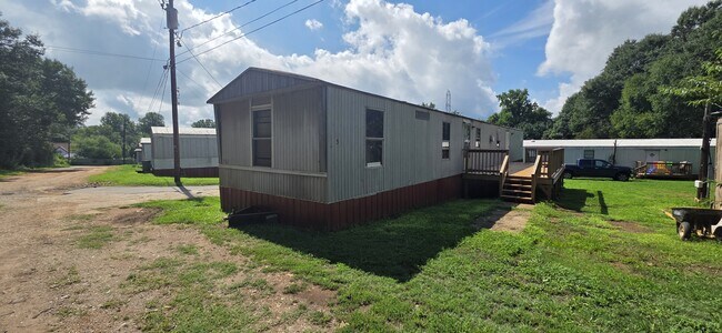 Foto del edificio - 8364 Cedar St