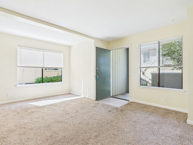 Foto del edificio - AVAILABLE 3/25 - 1 bed 1 bath condo in Monterey