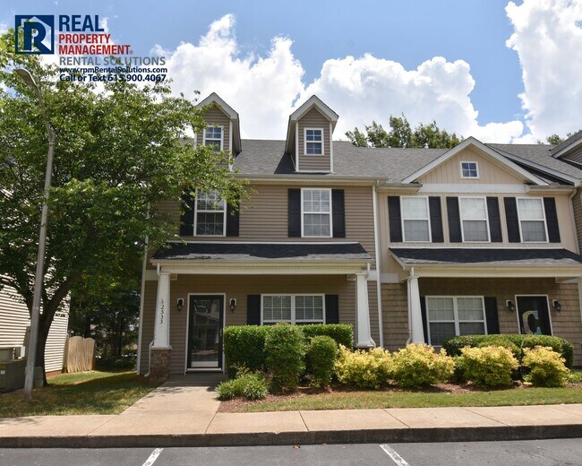 Foto del edificio - Beautiful 2BR/2.5 BA M'boro end unit townhome!