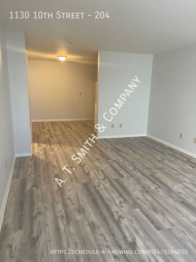 Foto del edificio - 1 Bedroom in Great Golden Location!