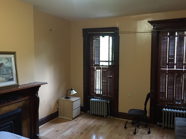 master bedroom - 657 Jefferson Ave