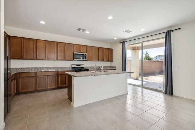 Building Photo - 21283 E Swan Dr