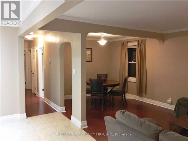 Photo du bâtiment - 164 Central Park Blvd S