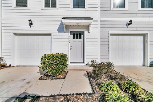 Building Photo - 1226 Tice Ln