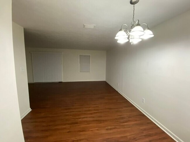 Building Photo - Three bedroom, 2.5 bath townhome, with mas...
