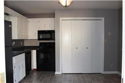 Building Photo - 426 Sideline Dr