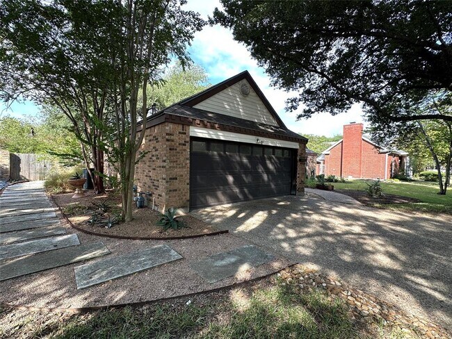 Building Photo - 2403 Braemar Cove