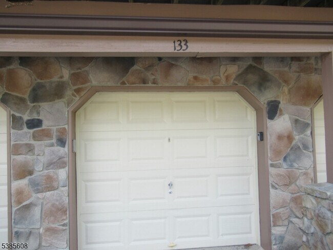 Foto del edificio - 133 Woods Edge Dr