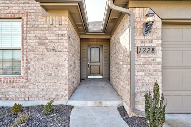 Foto del edificio - Gorgeous 3 Bed 2 Bath in Moore Featherston...