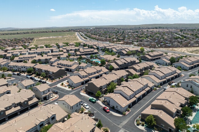 Building Photo - Diamond Mesa
