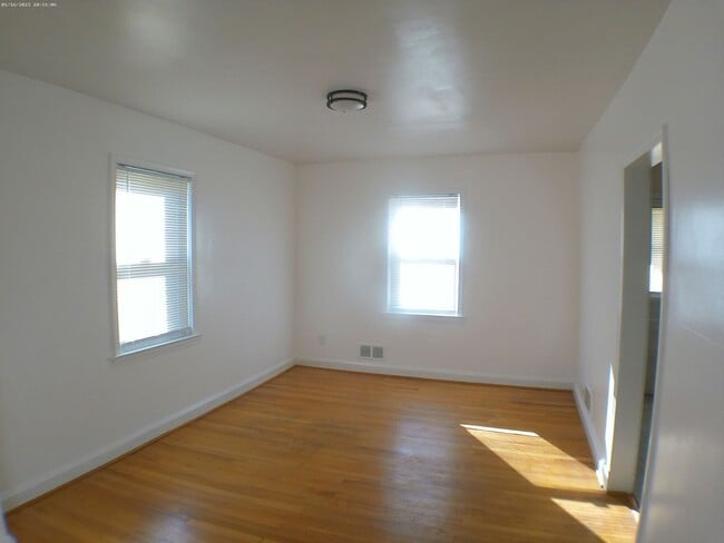 Building Photo - 1317 E Northern Pkwy