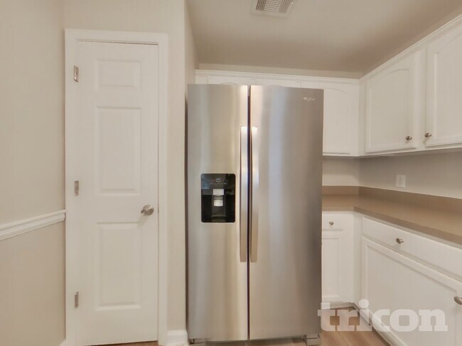 Foto del edificio - 320 Providence Rd