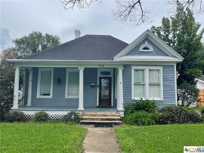 Building Photo - 106 W San Antonio St