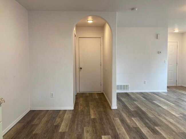 Building Photo - 521 San Juan Circle