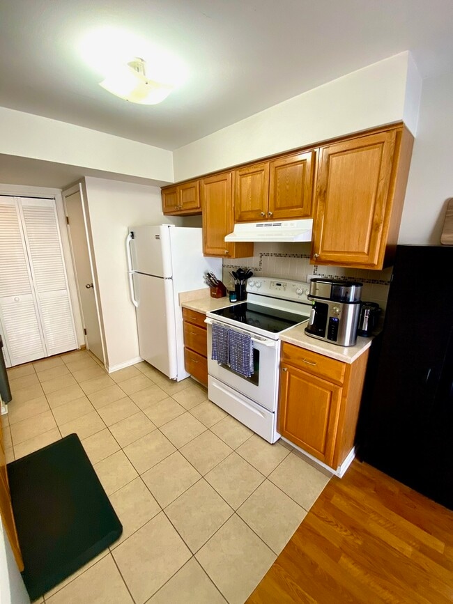 Building Photo - 2346 Old Kings Ct