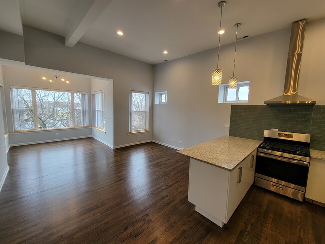 Building Photo - 4844 N Spaulding Ave